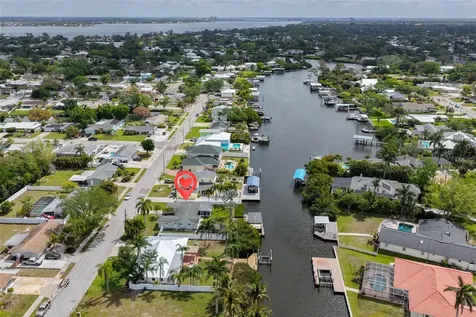 6907 9th Avenue NW Bradenton FL 34209