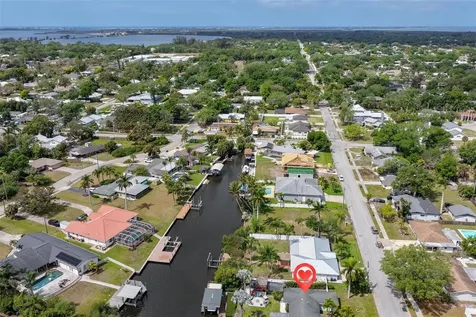 6907 9th Avenue NW Bradenton FL 34209