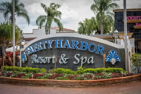734 2nd Street N Safety Harbor FL 34695
