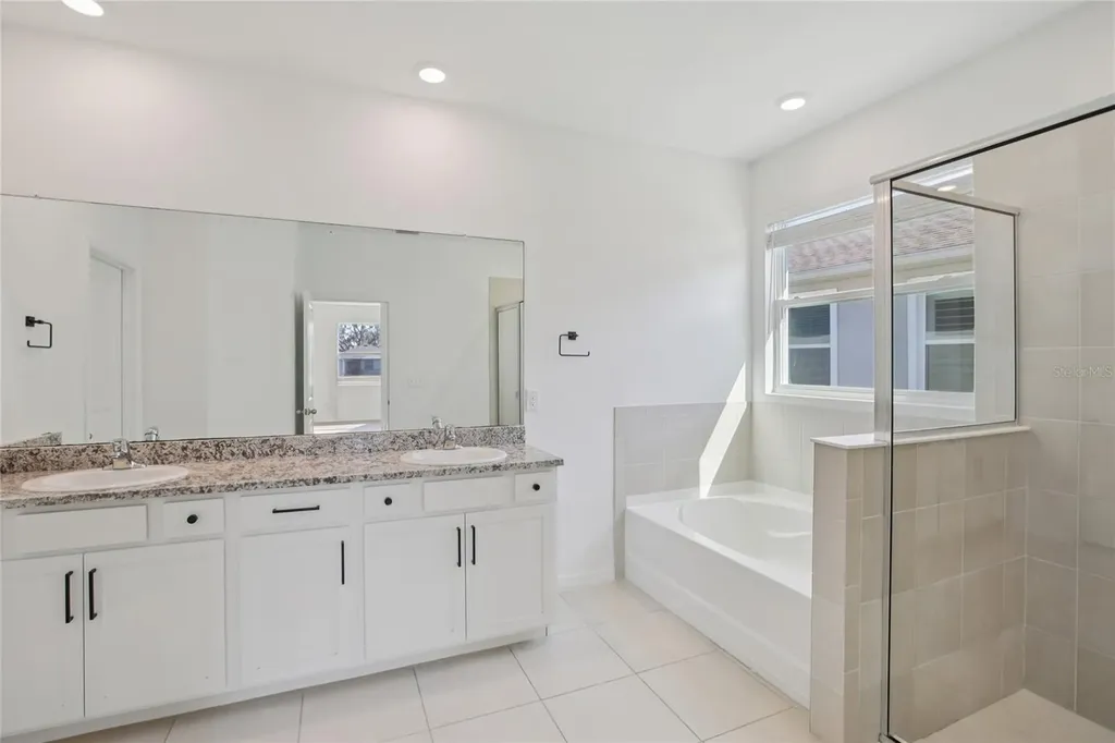 10747 Laxer Cay Loop San Antonio FL 33576