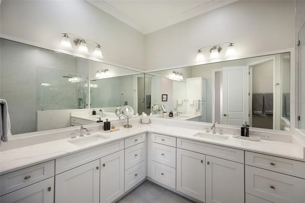 318 Compass Point Drive Bradenton FL 34209