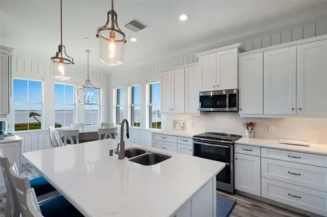 318 Compass Point Drive Bradenton FL 34209