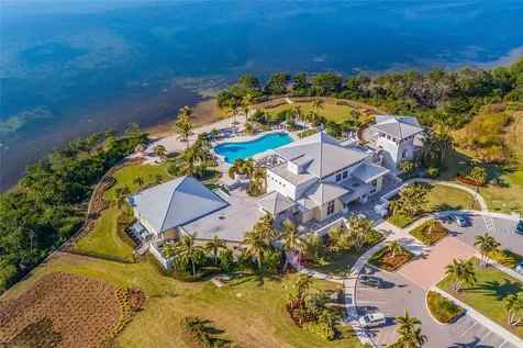 318 Compass Point Drive Bradenton FL 34209