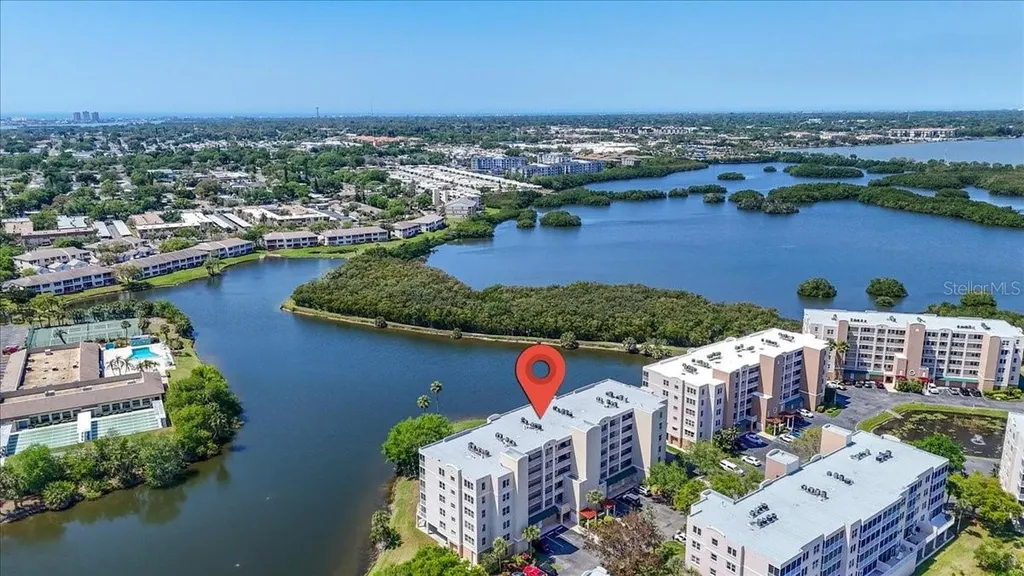 6425 Shoreline Drive St Petersburg FL 33708
