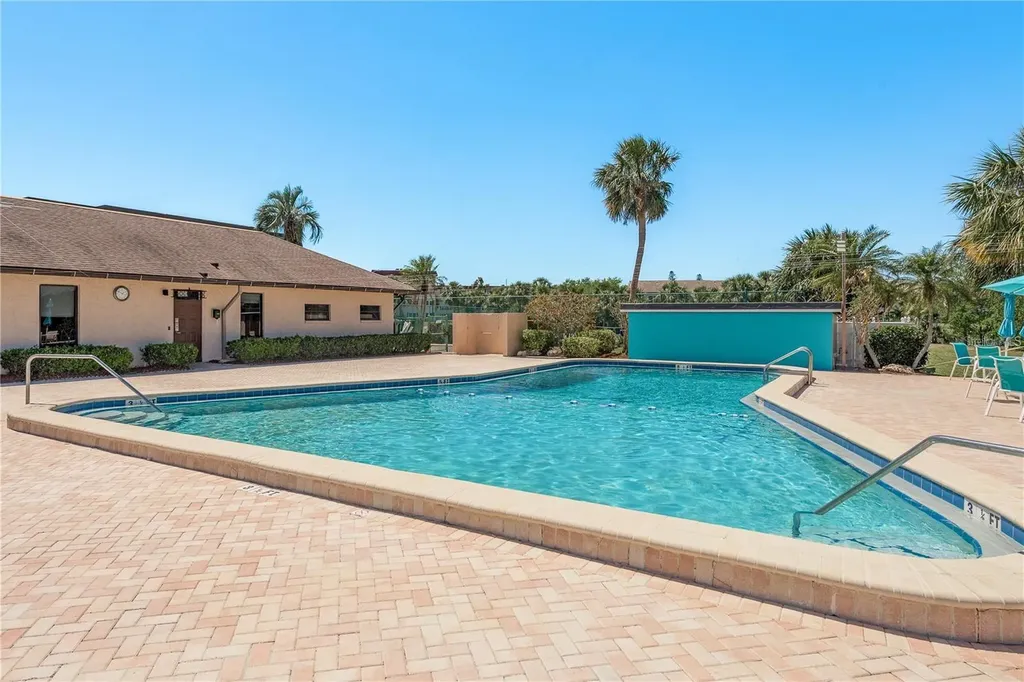 6425 Shoreline Drive St Petersburg FL 33708