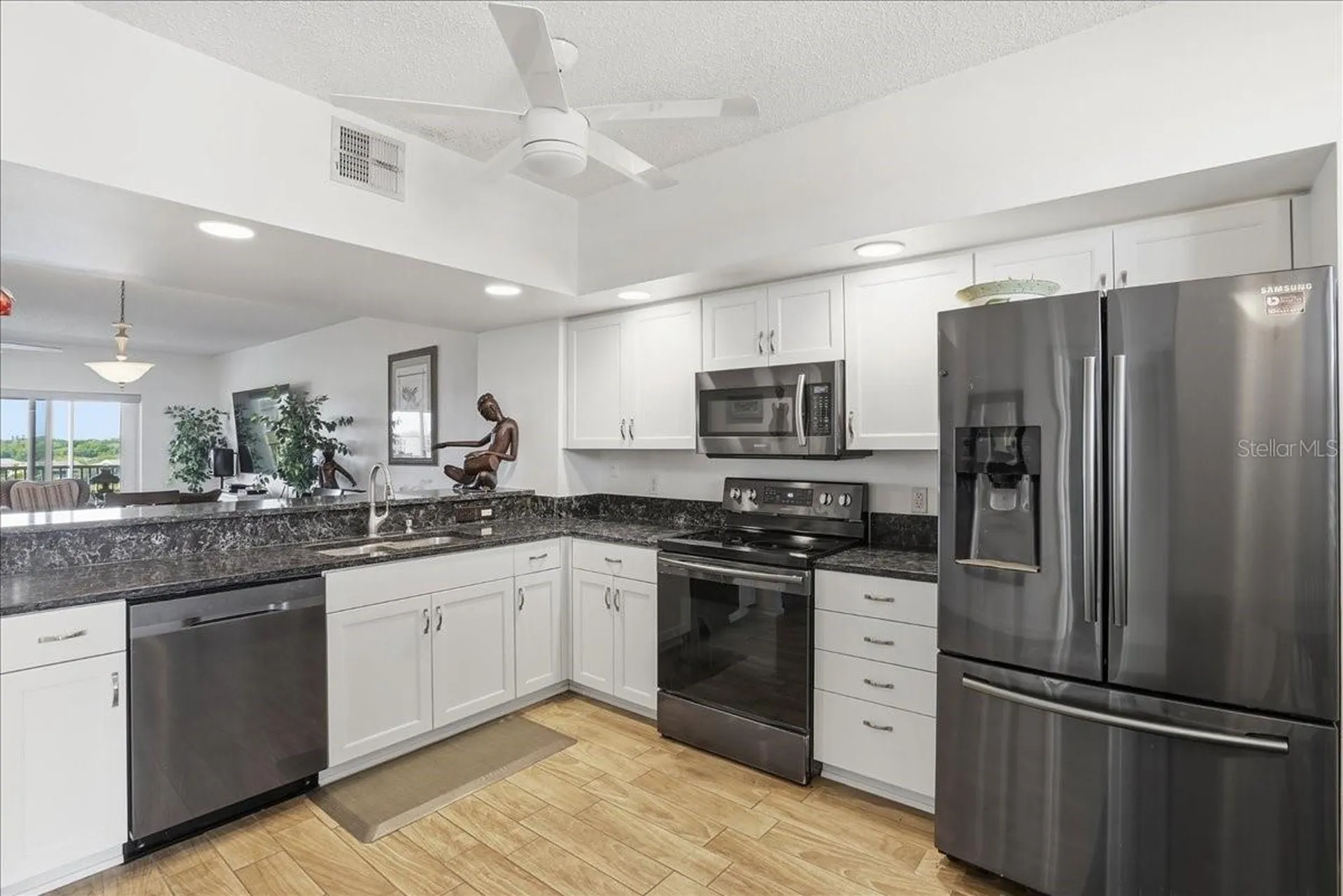6425 Shoreline Drive St Petersburg FL 33708