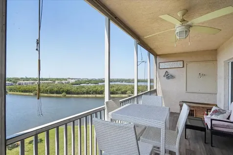 6425 Shoreline Drive St Petersburg FL 33708