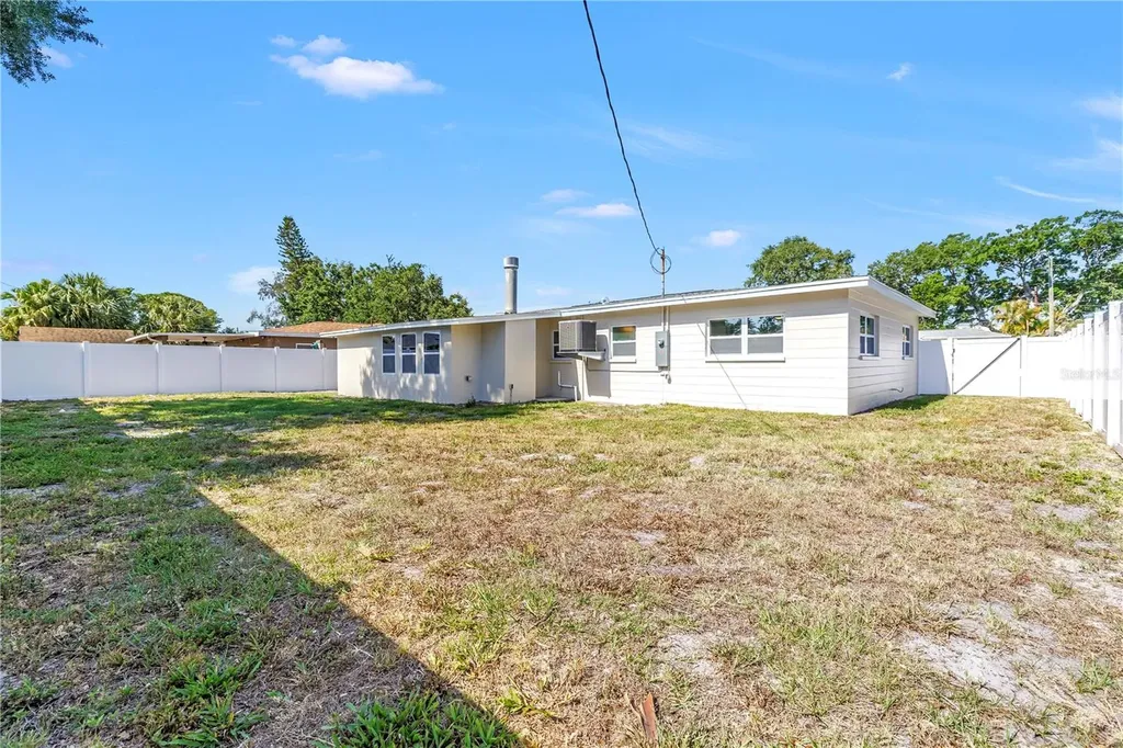 7443 2nd Street N St Petersburg FL 33702