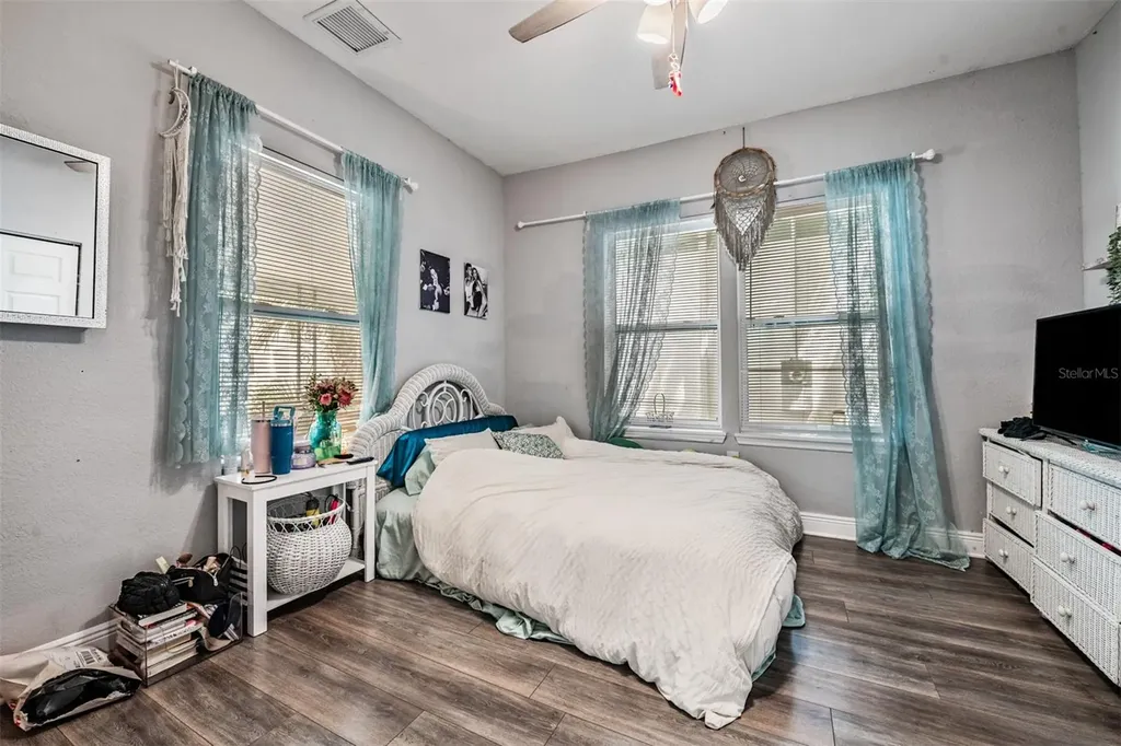 2334 W Spruce Street Tampa FL 33607