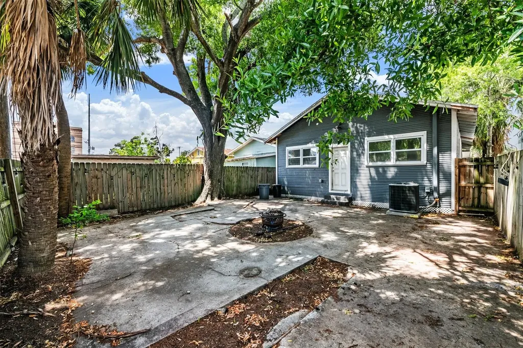 2334 W Spruce Street Tampa FL 33607