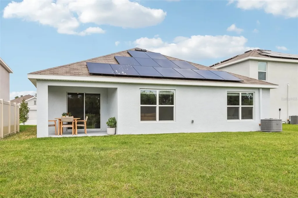 1804 Tahitian Sunrise Drive Plant City FL 33565