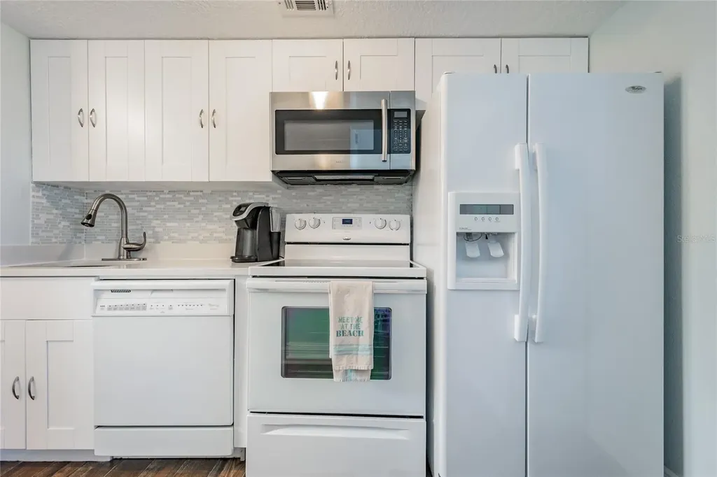 2566 Gary Circle Dunedin FL 34698