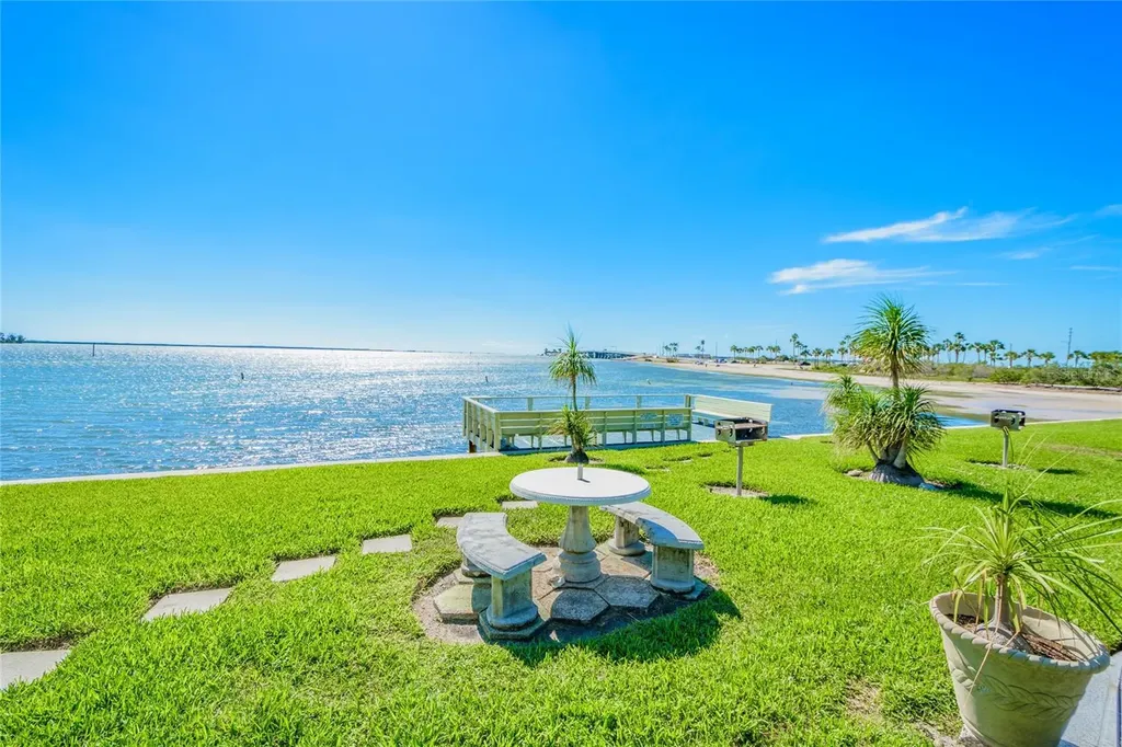 2566 Gary Circle Dunedin FL 34698