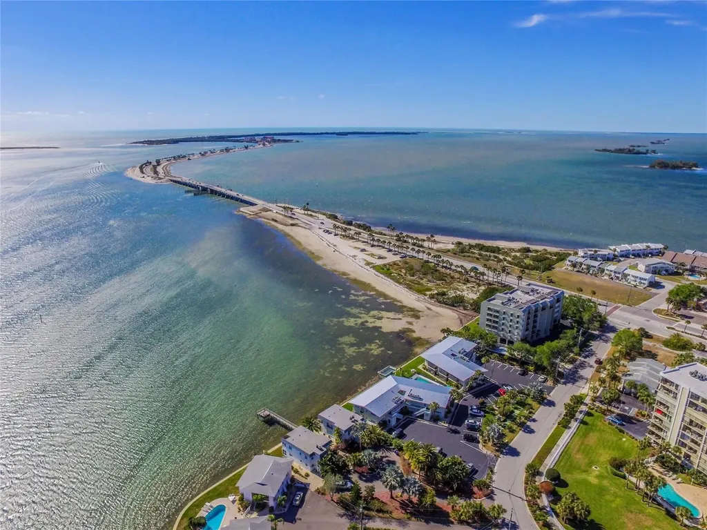 2566 Gary Circle Dunedin FL 34698