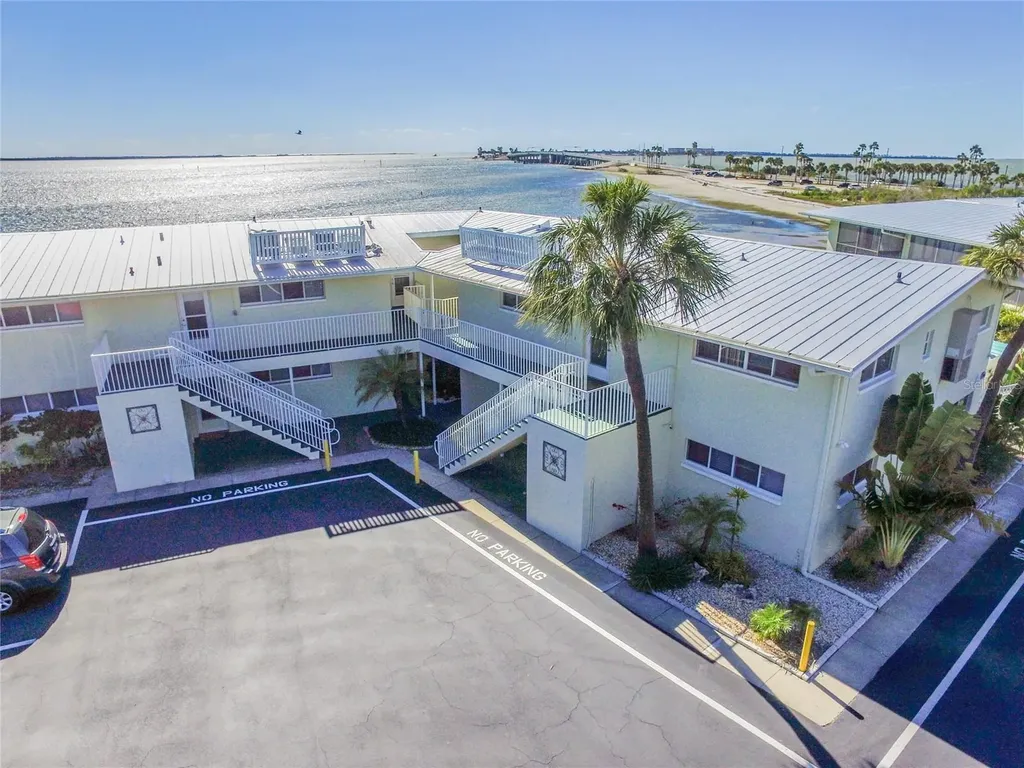 2566 Gary Circle Dunedin FL 34698