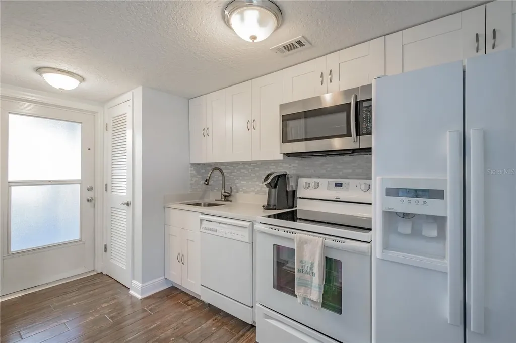 2566 Gary Circle Dunedin FL 34698