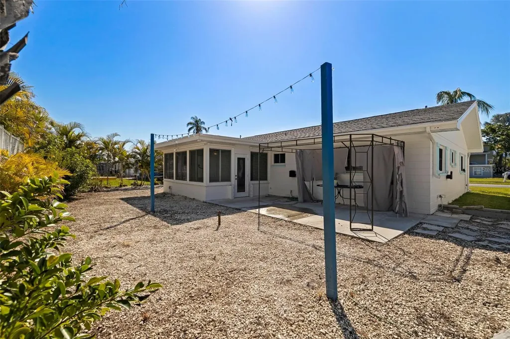 176 175th Avenue E Redington Shores FL 33708