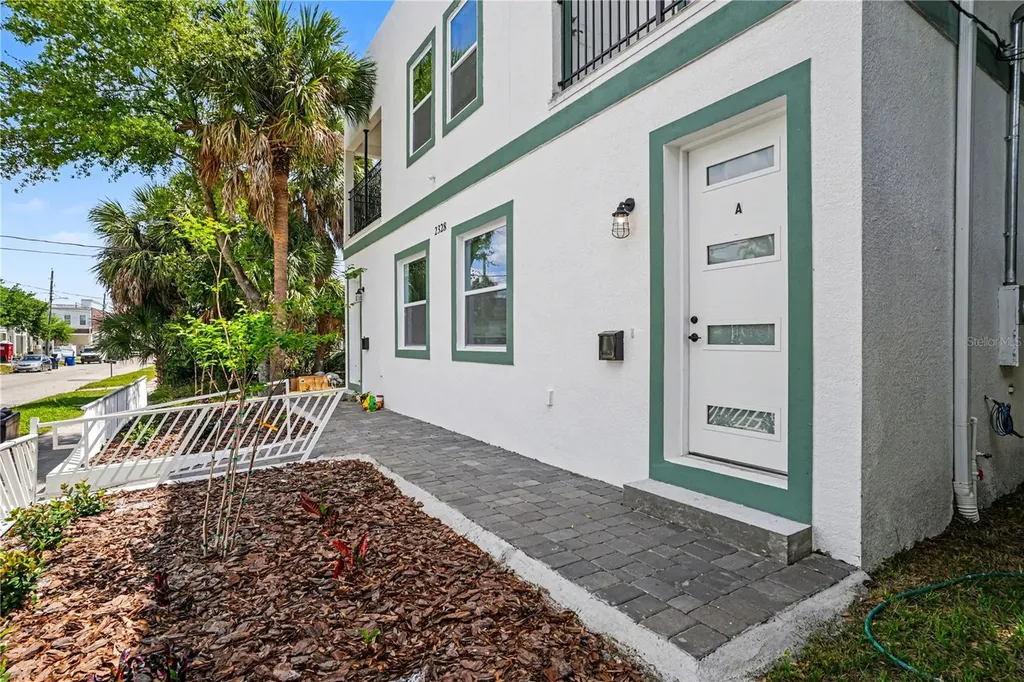 2328 W Spruce Street Tampa FL 33607