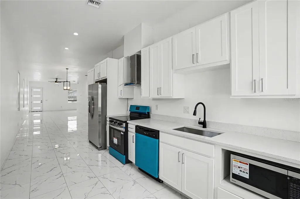 2328 W Spruce Street Tampa FL 33607