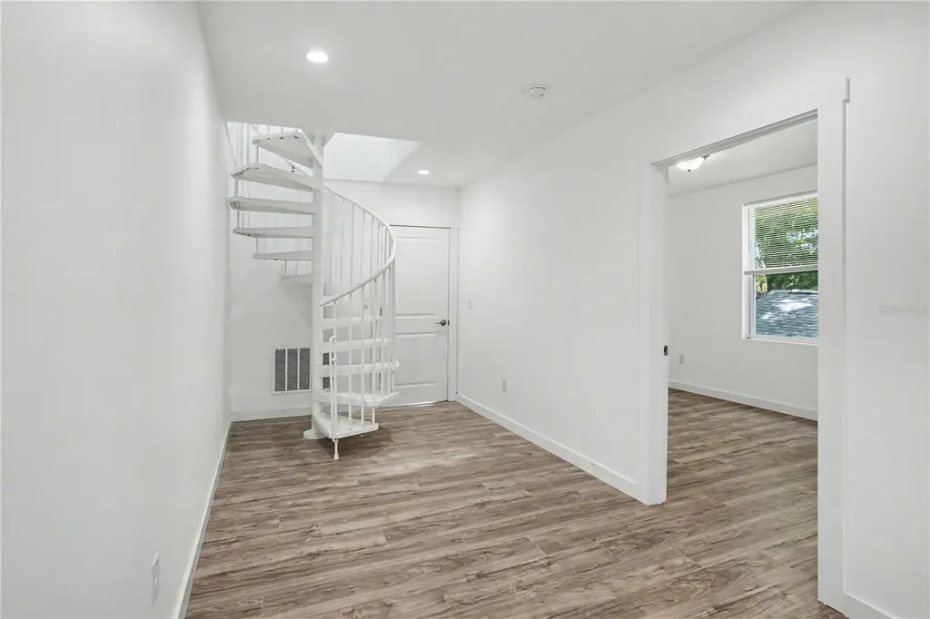 2328 W Spruce Street Tampa FL 33607