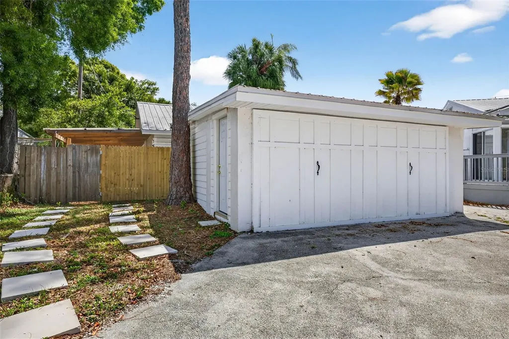 3620 E Tampa Circle Tampa FL 33629