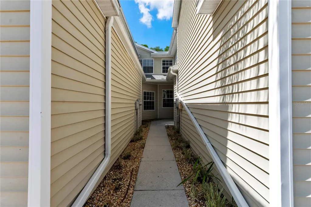 1715 Hammocks Avenue Lutz FL 33549