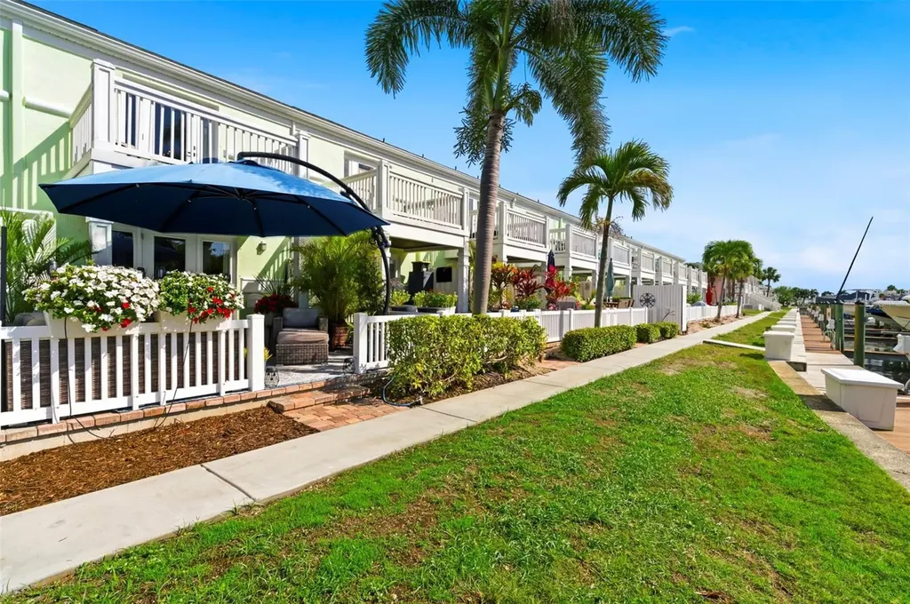 4751 Coquina Key Drive SE St Petersburg FL 33705