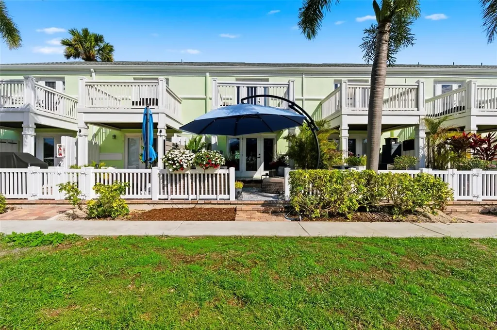 4751 Coquina Key Drive SE St Petersburg FL 33705