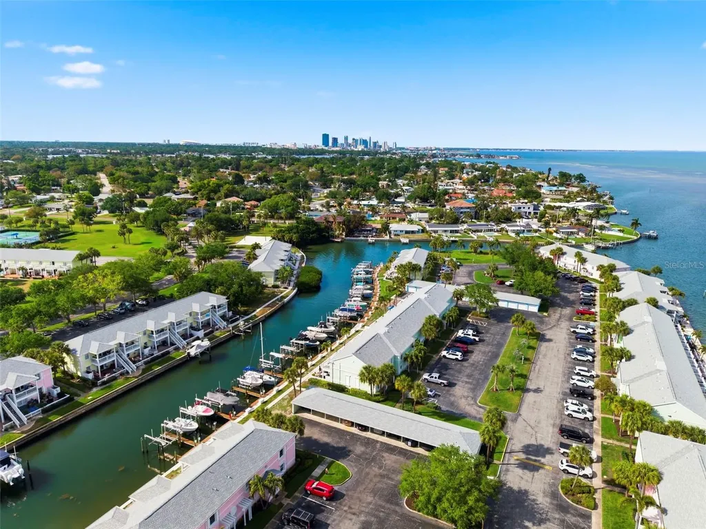 4751 Coquina Key Drive SE St Petersburg FL 33705