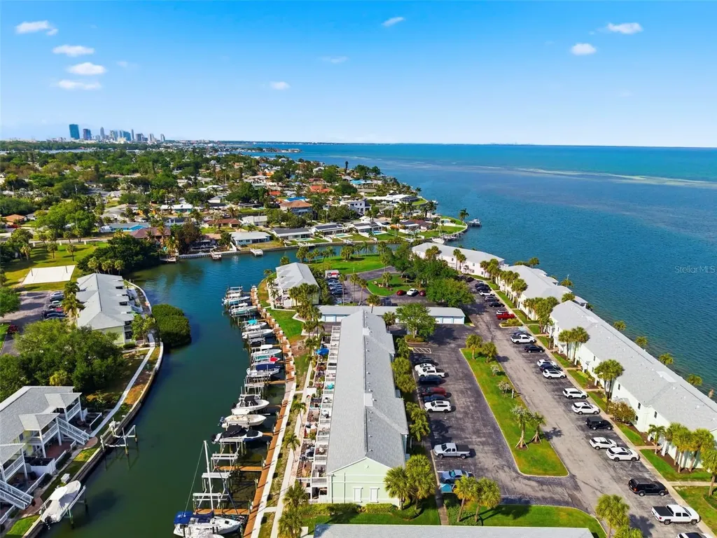 4751 Coquina Key Drive SE St Petersburg FL 33705