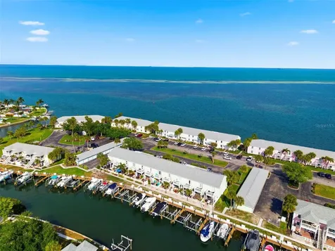 4751 Coquina Key Drive SE St Petersburg FL 33705