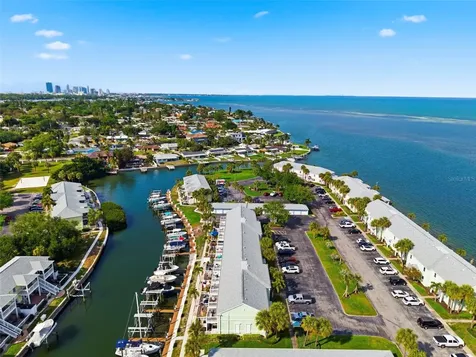 4751 Coquina Key Drive SE St Petersburg FL 33705