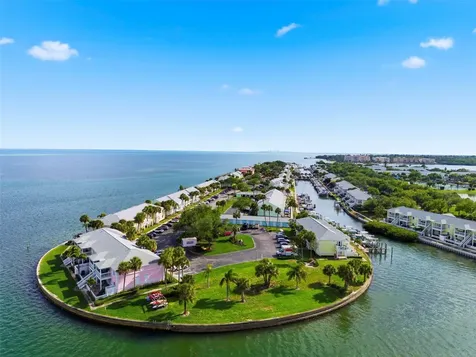 4751 Coquina Key Drive SE St Petersburg FL 33705
