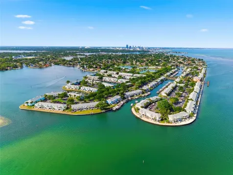 4751 Coquina Key Drive SE St Petersburg FL 33705