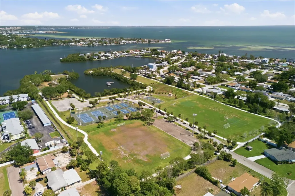 3871 Mariner Drive St Petersburg FL 33705