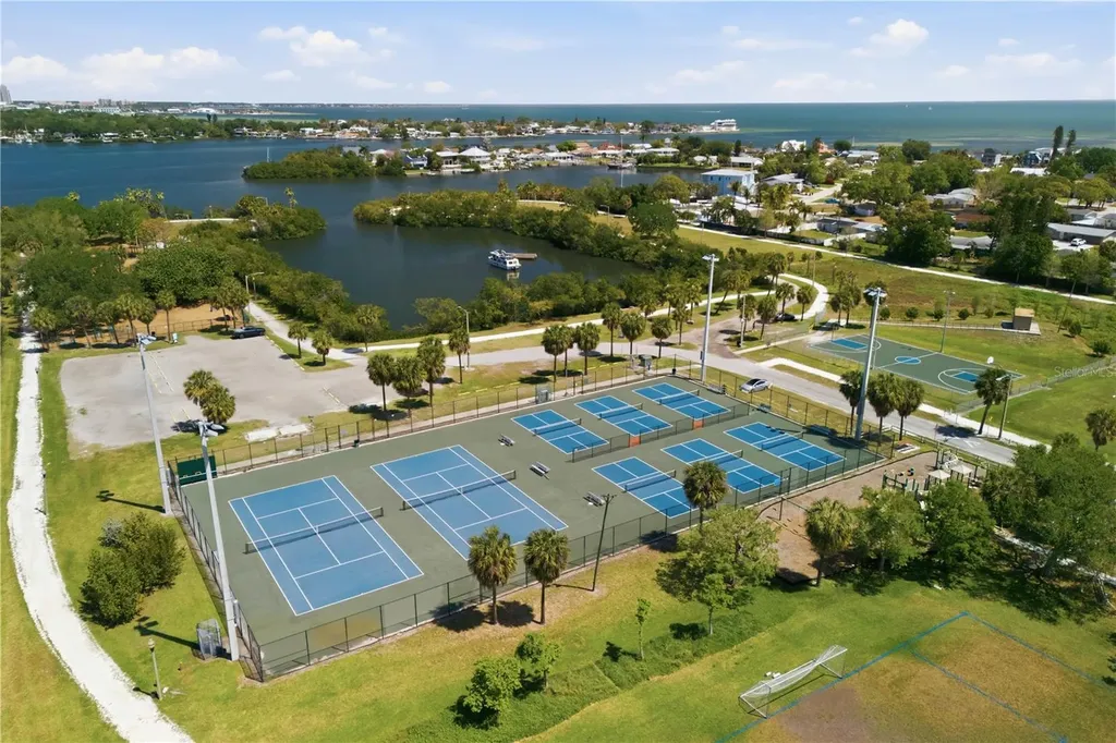 3871 Mariner Drive St Petersburg FL 33705