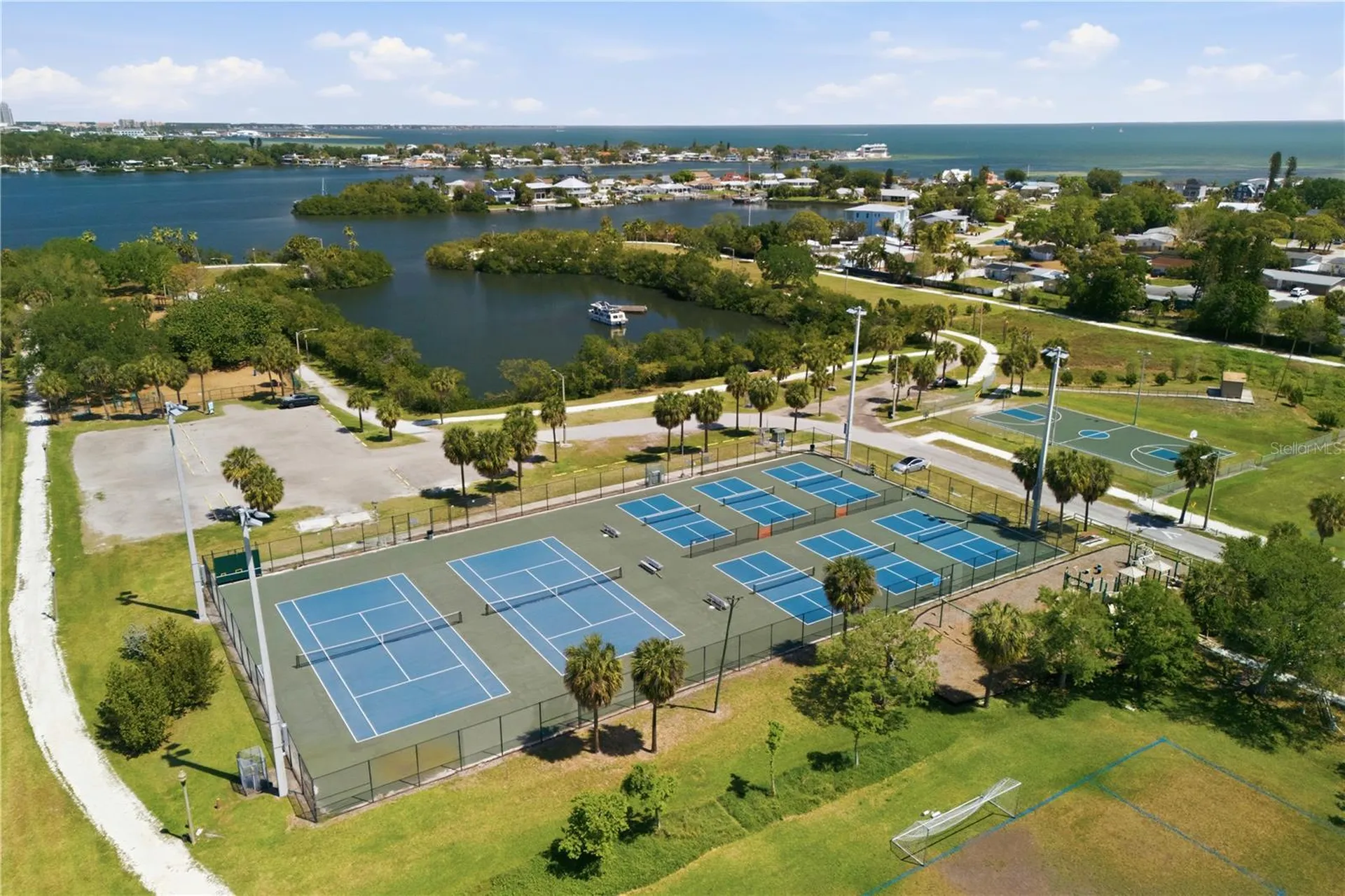 3871 Mariner Drive St Petersburg FL 33705