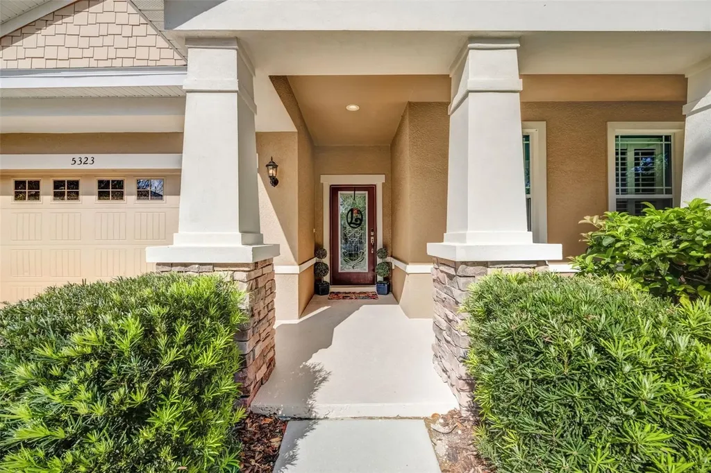 5323 Crosscourt View Drive Lithia FL 33547