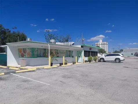 114 W Central Avenue Lake Wales FL 33853