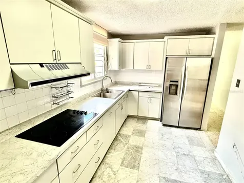E-10 Alturas De Santa Maria Guaynabo PR 00969