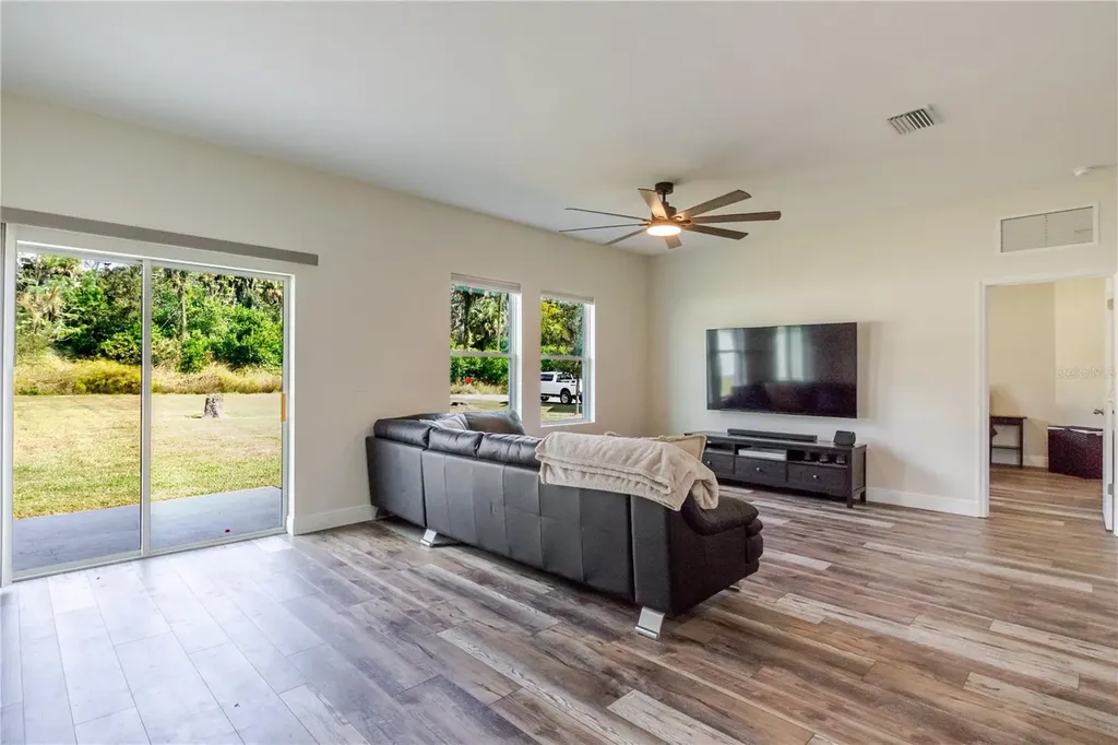 807 Garden Oaks Square Seffner FL 33584