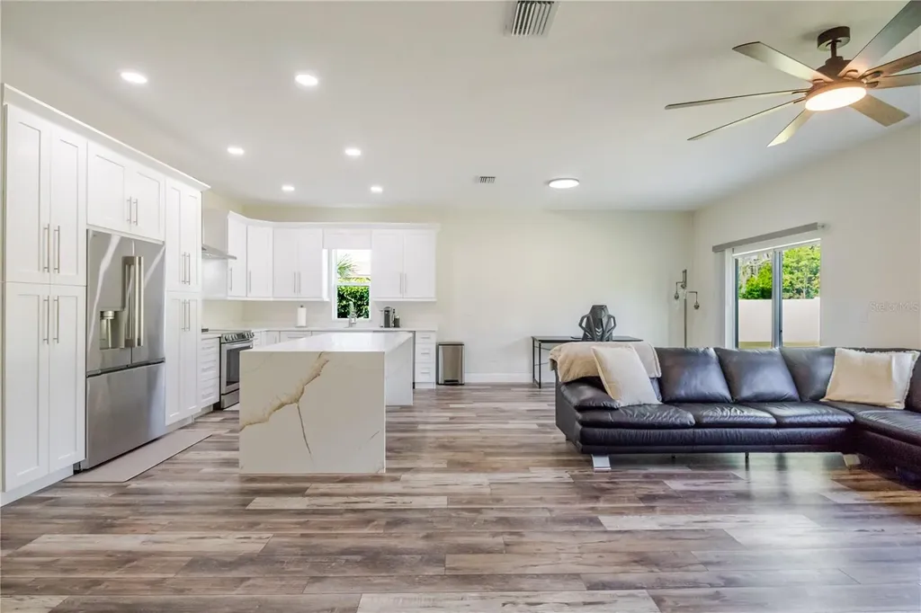 807 Garden Oaks Square Seffner FL 33584