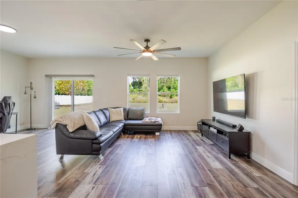 807 Garden Oaks Square Seffner FL 33584