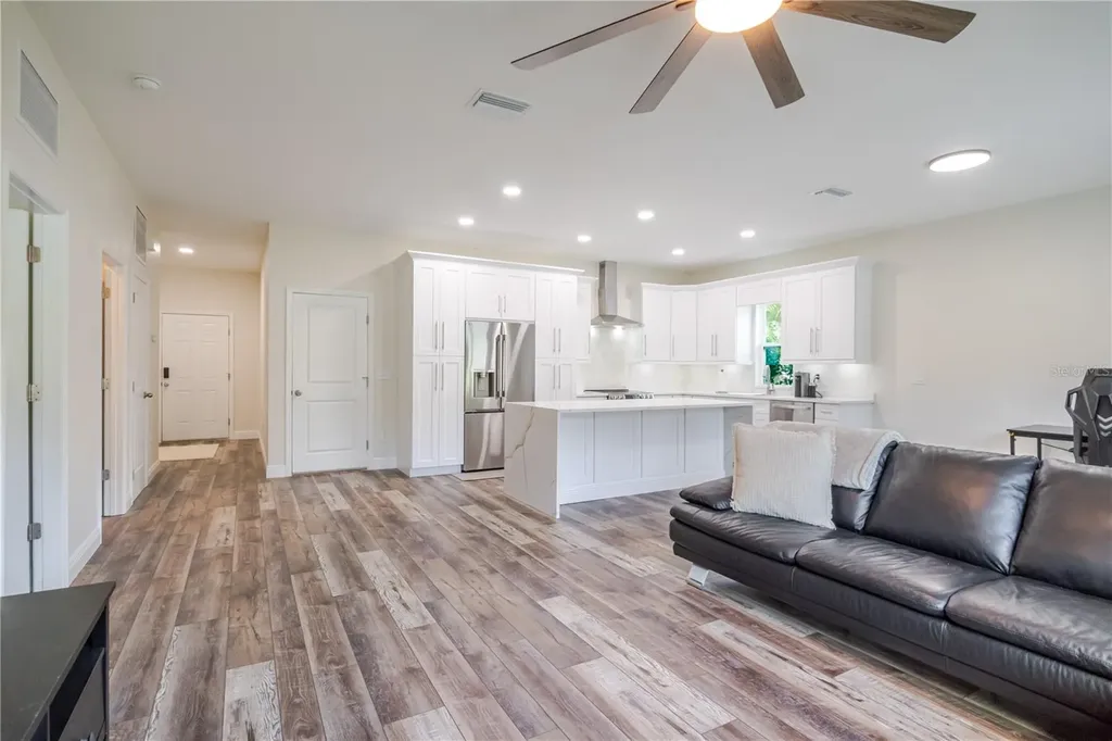 807 Garden Oaks Square Seffner FL 33584