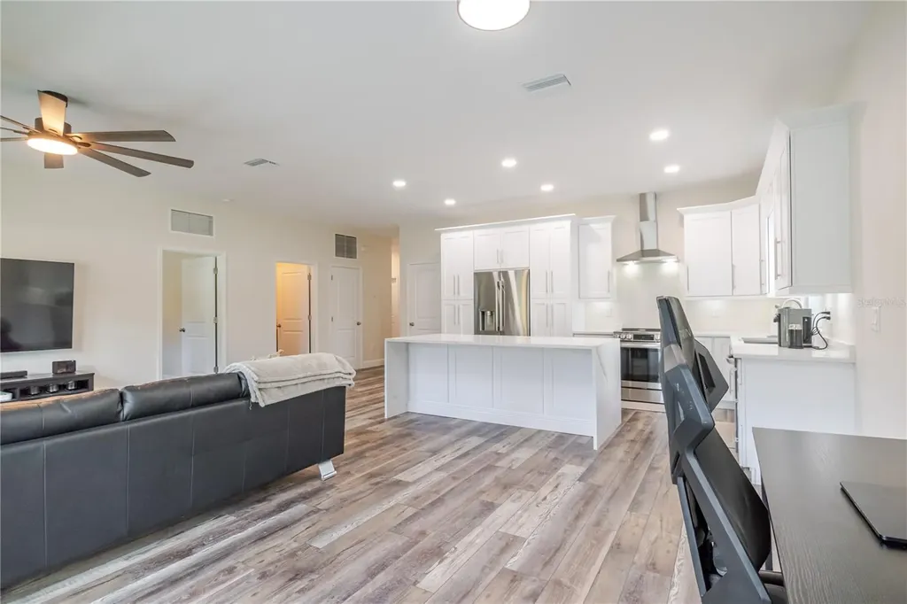 807 Garden Oaks Square Seffner FL 33584