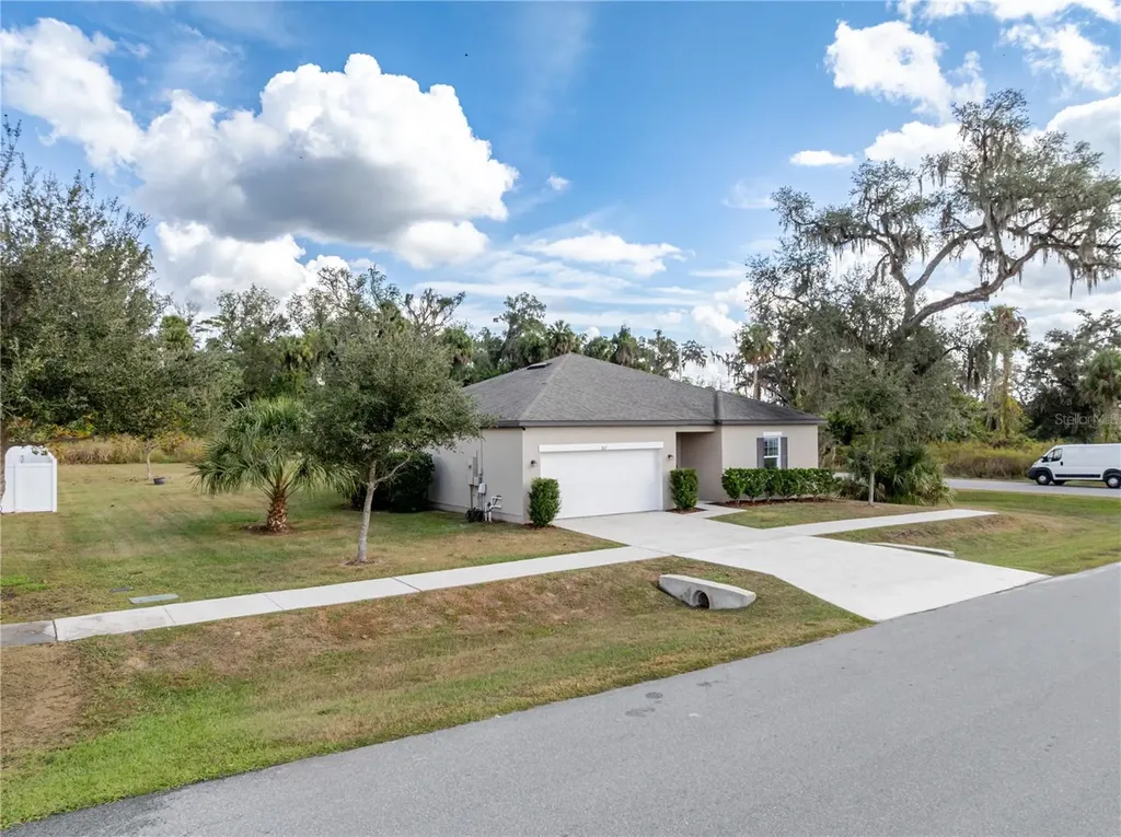 807 Garden Oaks Square Seffner FL 33584