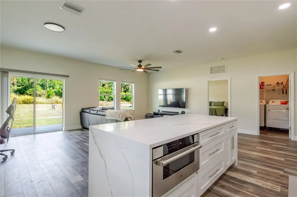 807 Garden Oaks Square Seffner FL 33584