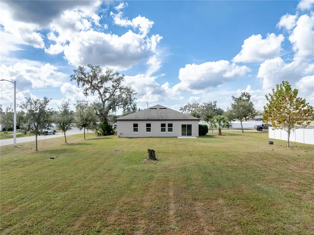 807 Garden Oaks Square Seffner FL 33584