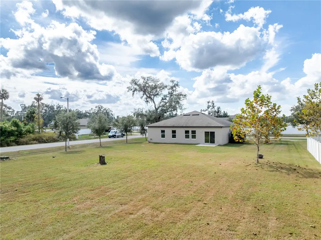 807 Garden Oaks Square Seffner FL 33584