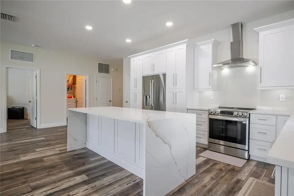 807 Garden Oaks Square Seffner FL 33584